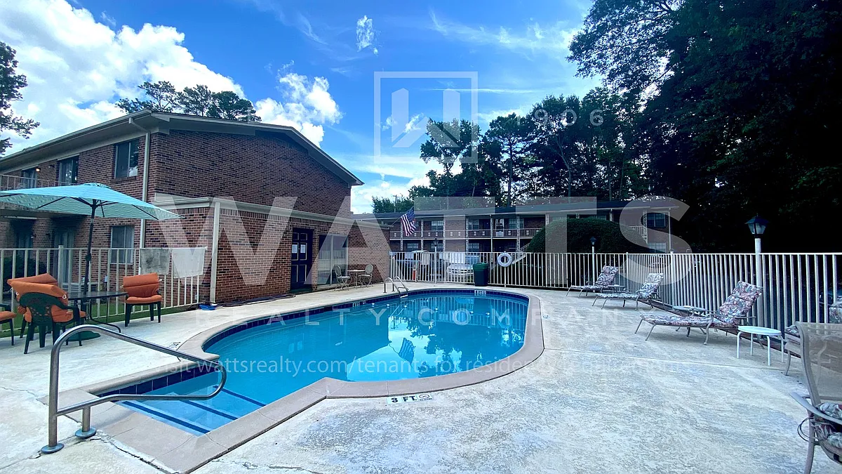 Building Photo - ROEBUCK VILLA APARTMENTS