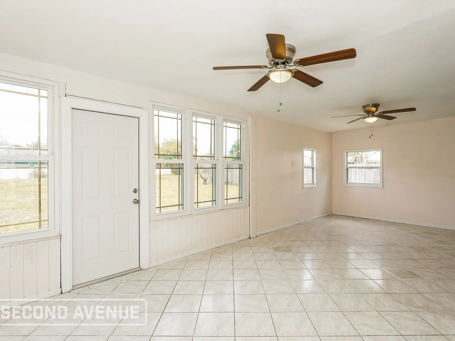 3 bed, 2.0 bath, 1400 sqft, $1,975 — Photo 2