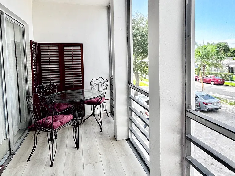 1735 Dewey St #201 — Photo 13