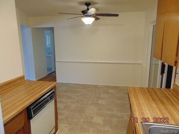 5th image of 34100 Barton St