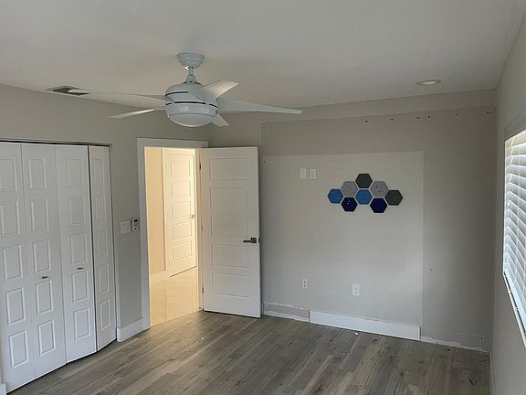 4th image of 21132 NE 18th Ct