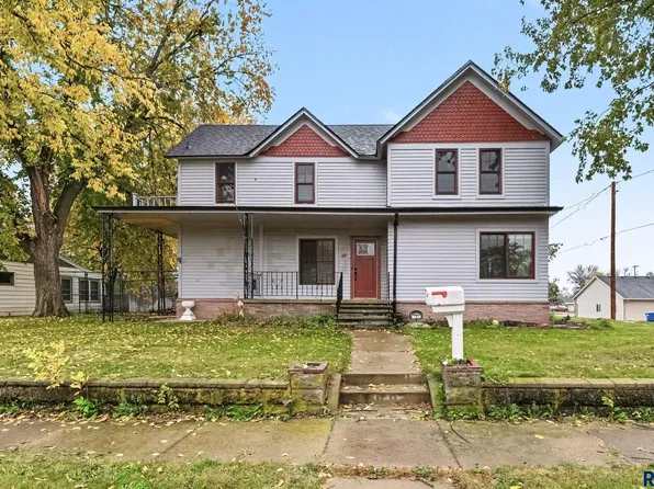 329 W 4th St, Canton, SD 57013