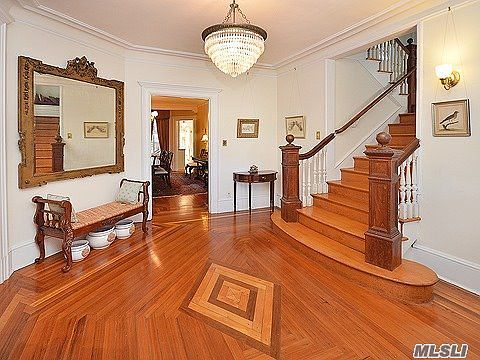 5th image of 345 Carpenter Ave