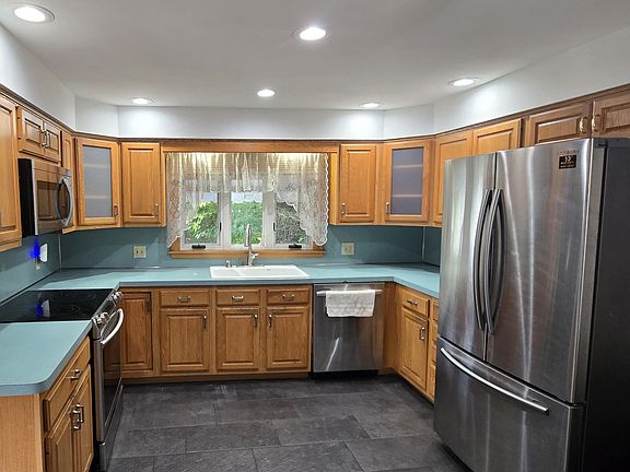 3rd image of 182 Ridgewood Rd