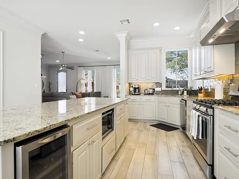 1656 Belmont Ave — Photo 8