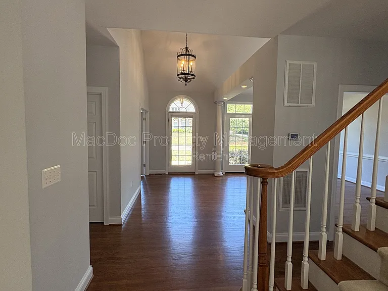 10802 Cedar Creek Dr — Photo 4