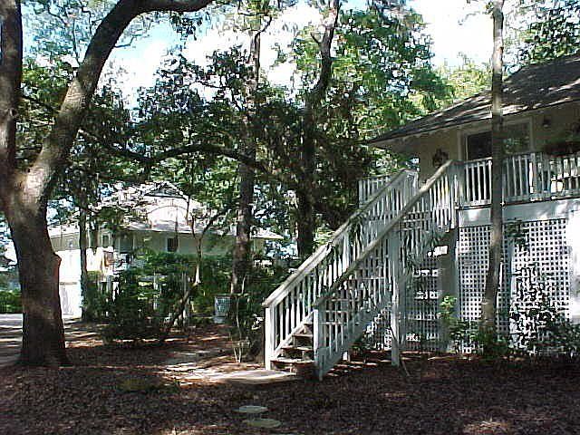 2nd image of 20 Front St