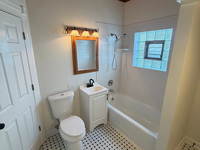 10704 S Albany Ave — Photo 3