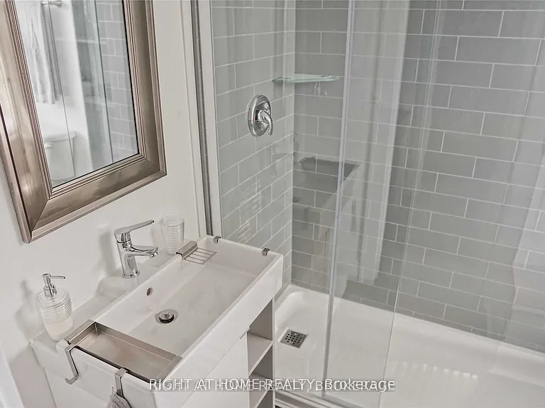 164 Trafalgar Rd #1 — Photo 8