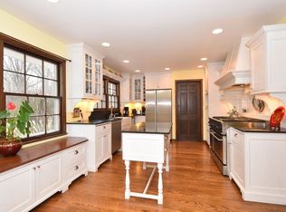 9522 N Sequoia Dr, Bayside, WI 53217