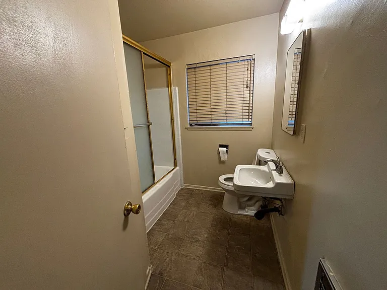 912 Genoa St — Photo 12