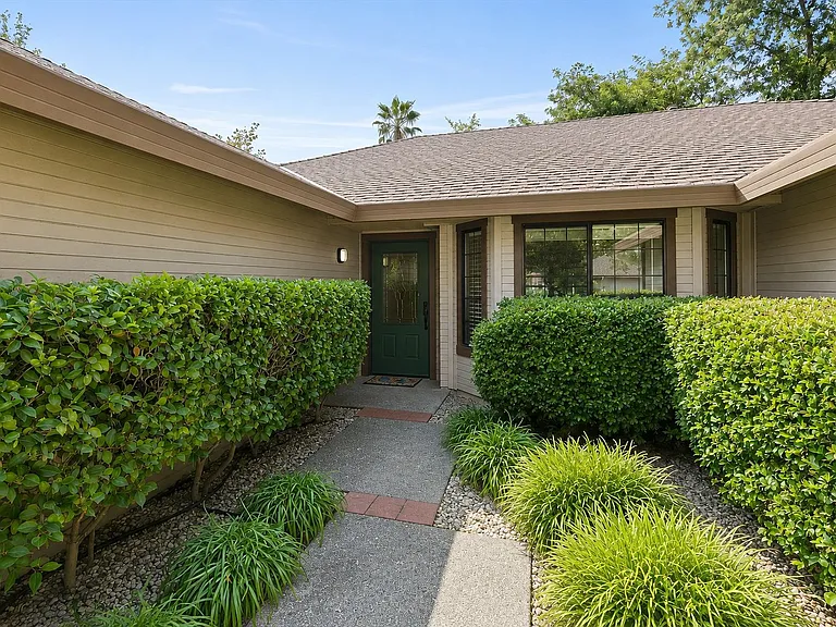 3401 Riverdale Way — Photo 2