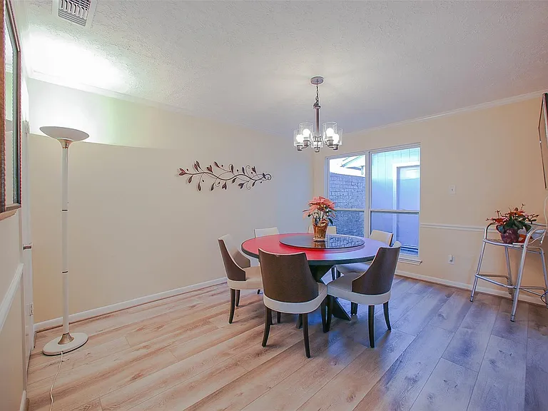 9511 Sharpcrest St — Photo 6
