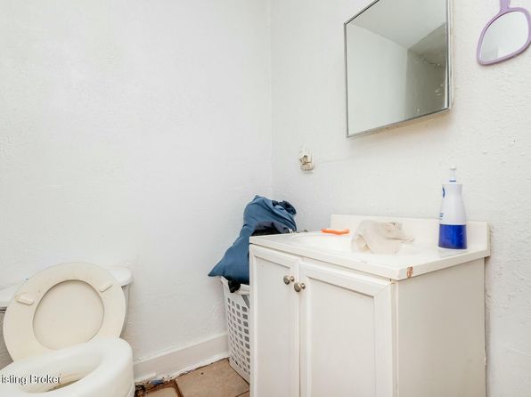 louisville-kentucky-2082374346 picture