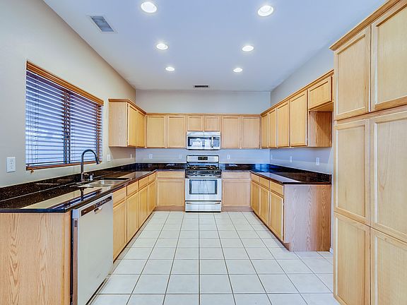 3rd image of 5407 S 54th Ln