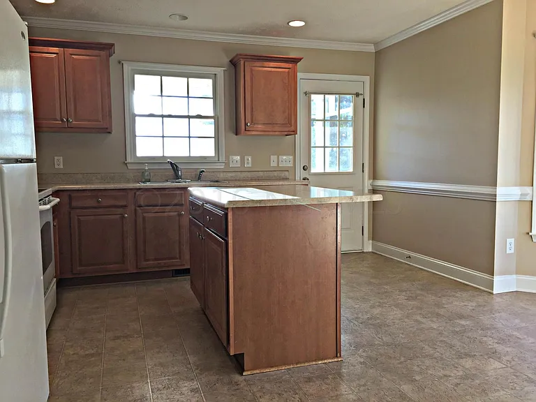 638 Amberdale West Cir — Photo 9
