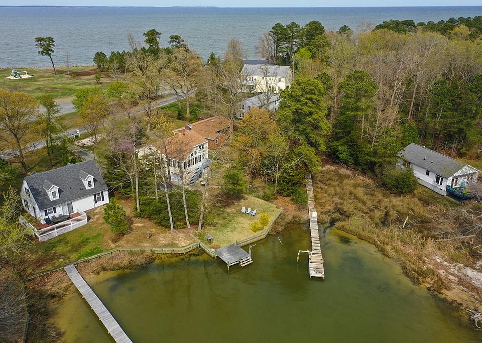 1st image of 995 Bay Quarter Dr