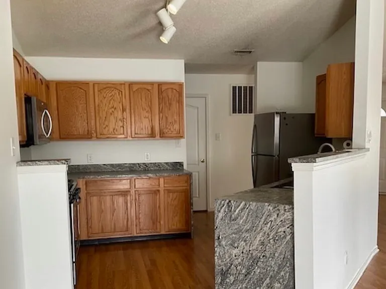 10056 Clear Creek Cir — Photo 2