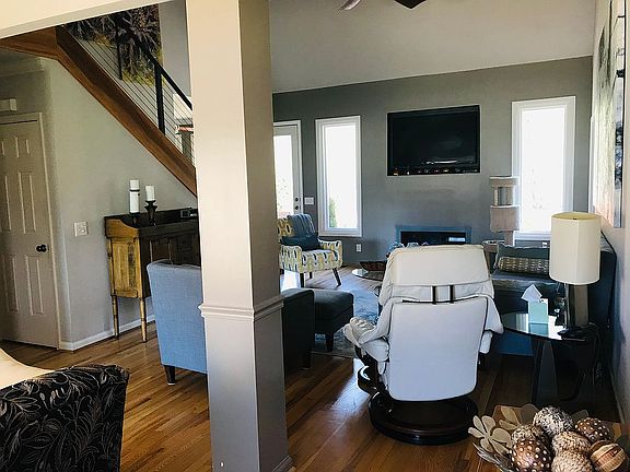 2nd image of 311 Taylor Cir