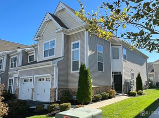 110 Grabowski Dr, Parlin, NJ 08859