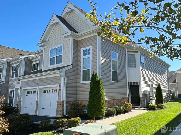 110 Grabowski Dr, Parlin, NJ 08859