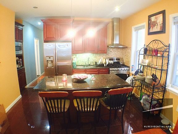 2nd image of 2338 28th St APT 1