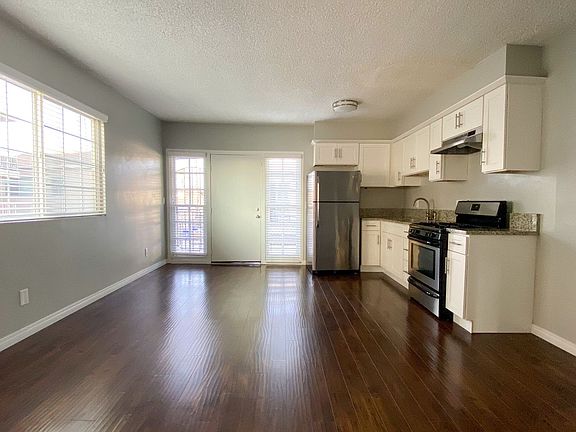 2nd image of 3946-3952 Iowa St #18