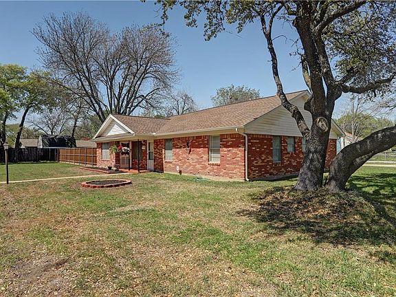 2nd image of 3001 Maple Dr
