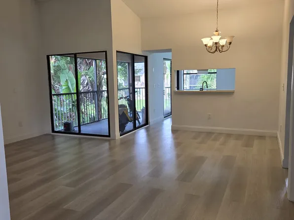 900 Constitution Dr, Homestead, FL