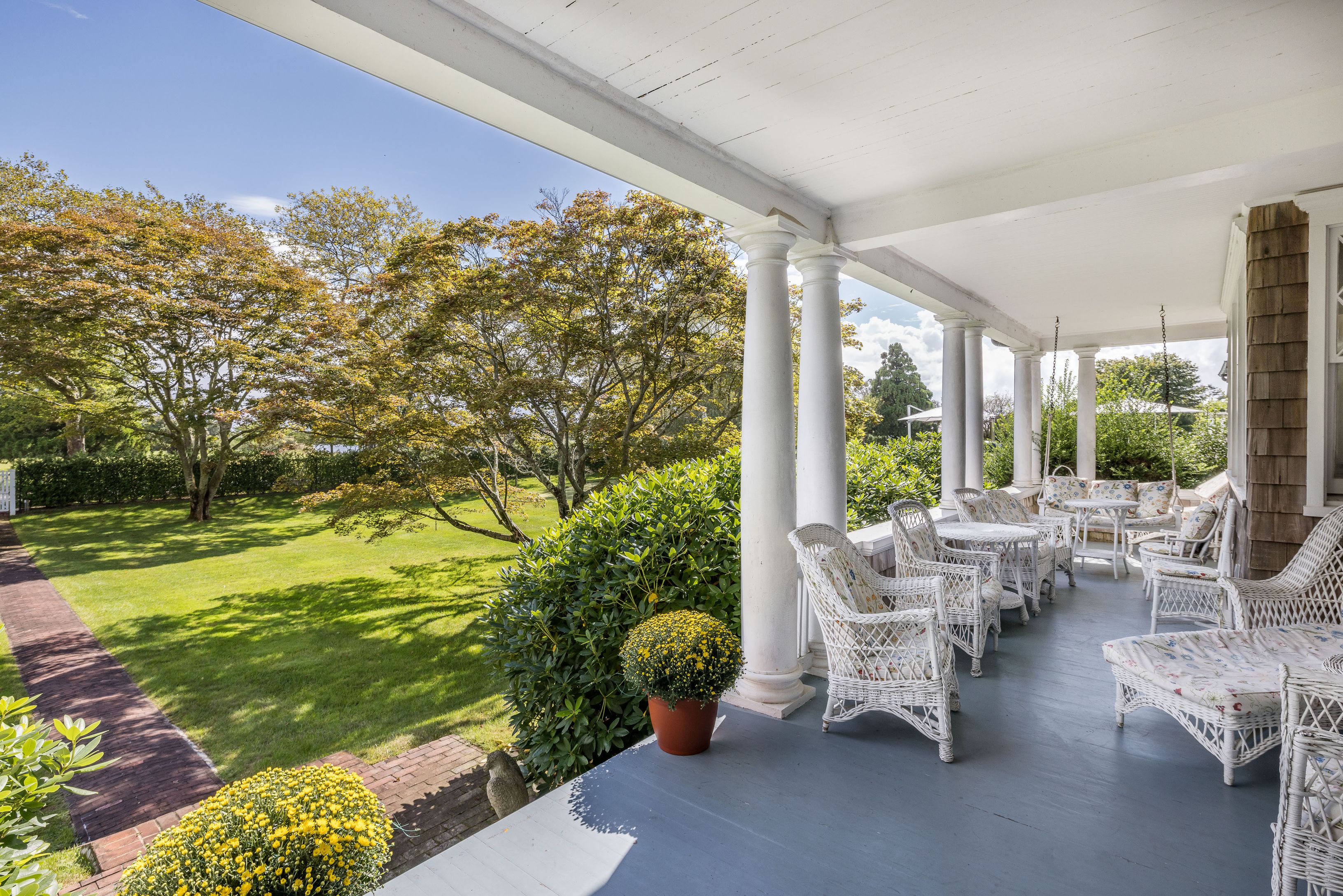 1 Lily Pond Ln, East Hampton, NY 11937 Out East