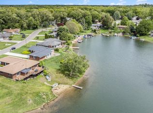 687 Sunnybeach Dr, White Lake, MI 48386