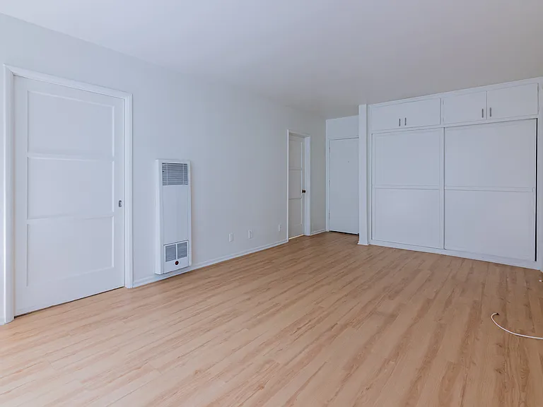 Gayley Manor Apartments — Photo 60
