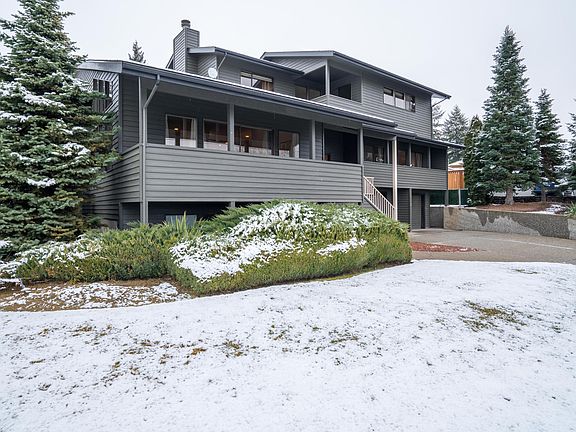 3rd image of 1527 Country Club Dr