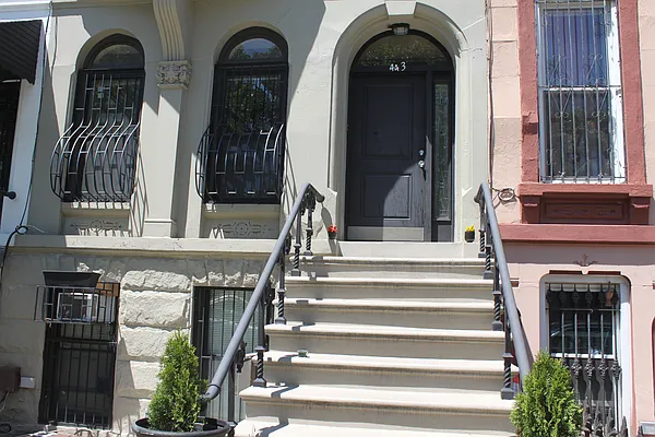 Rented by Urban Management & Development Inc | media 16