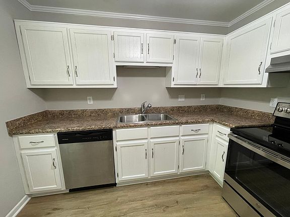 3rd image of 303 Summer Woods Dr