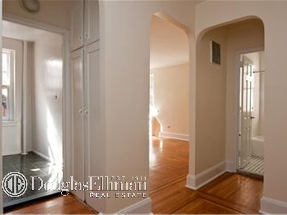 2nd image of 1 Jane St APT 5B