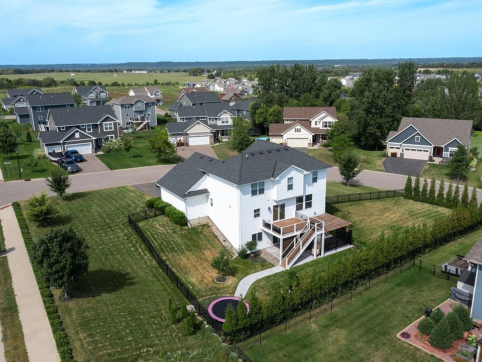 2nd image of 601 Blue Heron Cir