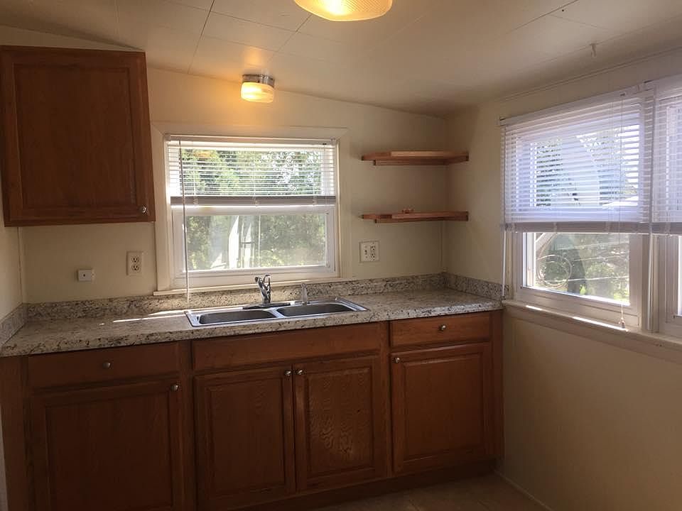 Kitchen. 12' x 7'