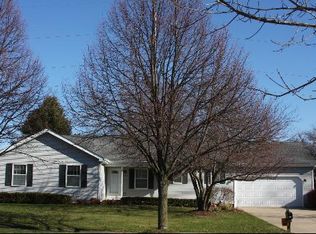 1424 Janet St, Sycamore, IL 60178