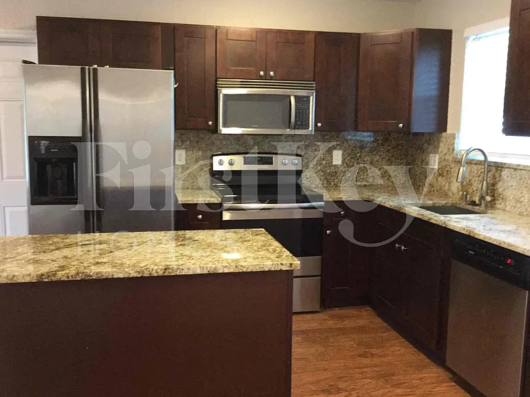 6521 Roosevelt St — Photo 2