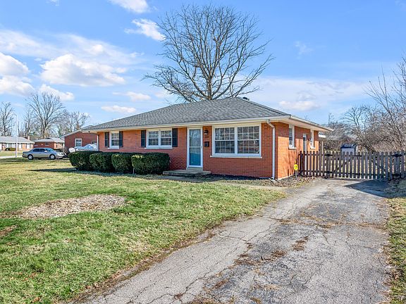 4th image of 2400 Maplewood Dr