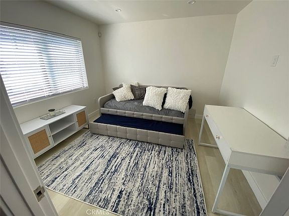 4th image of 6059 Riverton Ave #6059