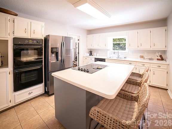 4th image of 1793 Cedar Dr SE