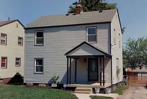 1736 Forest St Photo 1