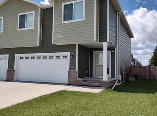 1140 Lindsey Ln, Grand Forks, ND 58201