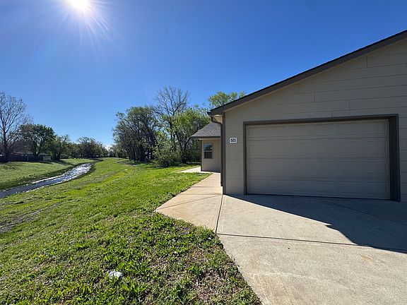2nd image of 505 W Meadow Creek Cir #505