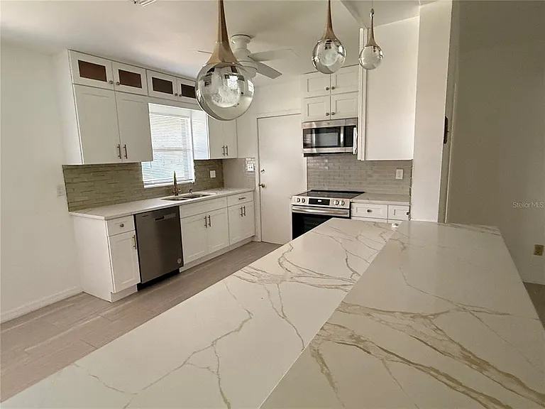 164 Pinewood Ave — Photo 8