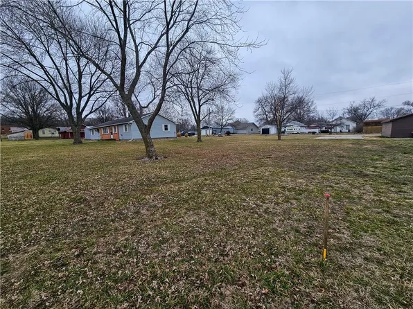 W Mosier St, Council Grove, KS 66846