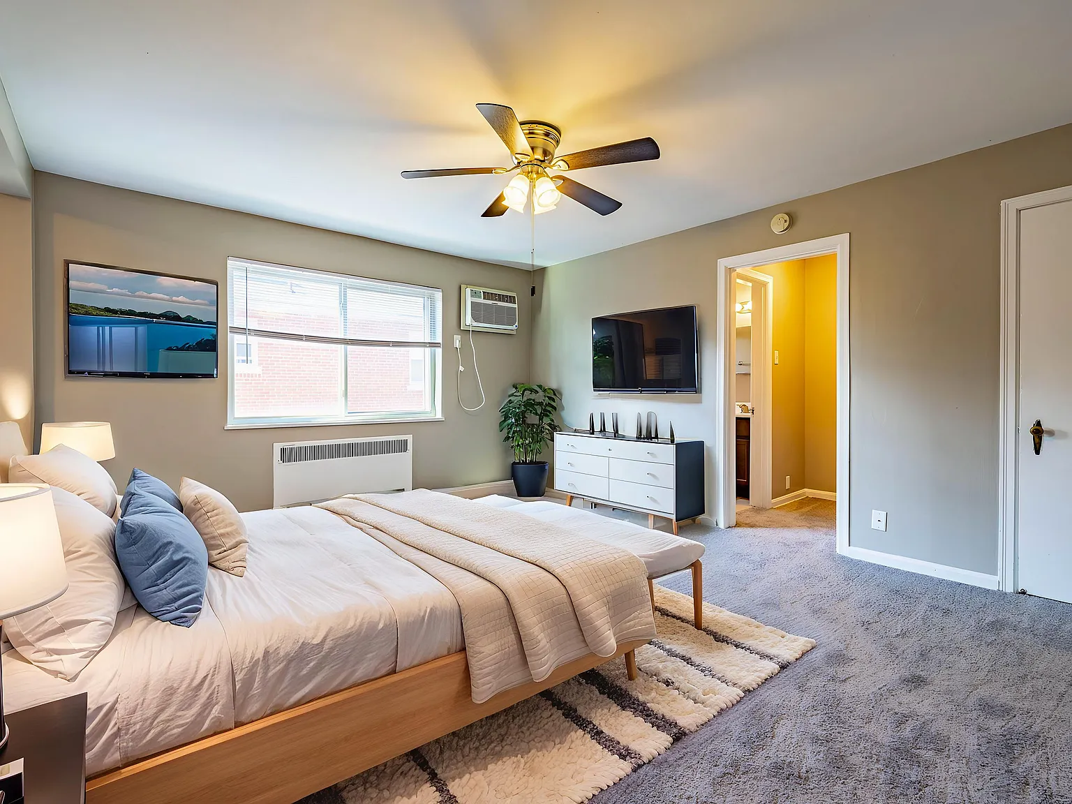 2229 Victory Pkwy — Photo 3