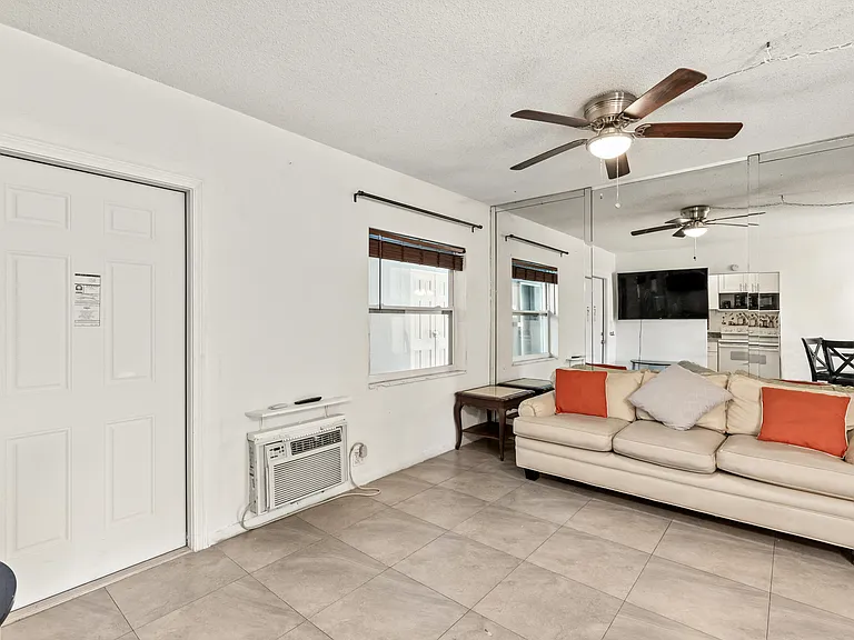 1021 NE 24th Ave #12 — Photo 15